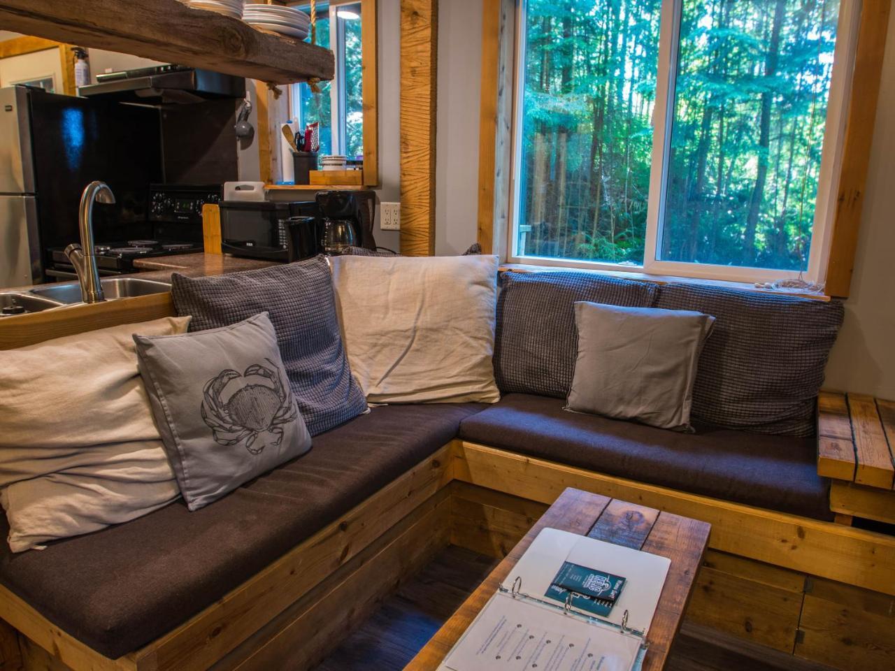 Surfs Inn Rainforest Cottages Ucluelet Kültér fotó