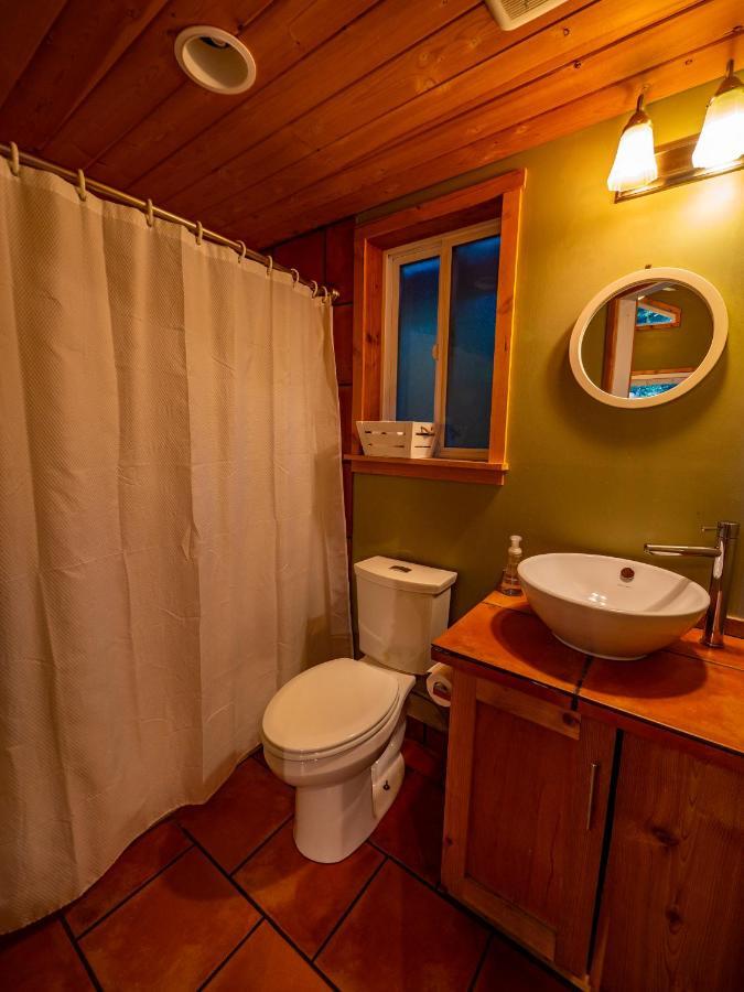 Surfs Inn Rainforest Cottages Ucluelet Kültér fotó