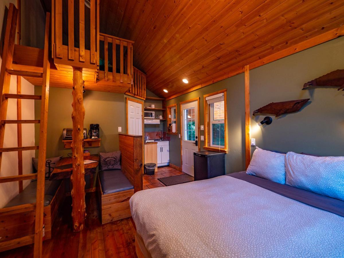 Surfs Inn Rainforest Cottages Ucluelet Kültér fotó