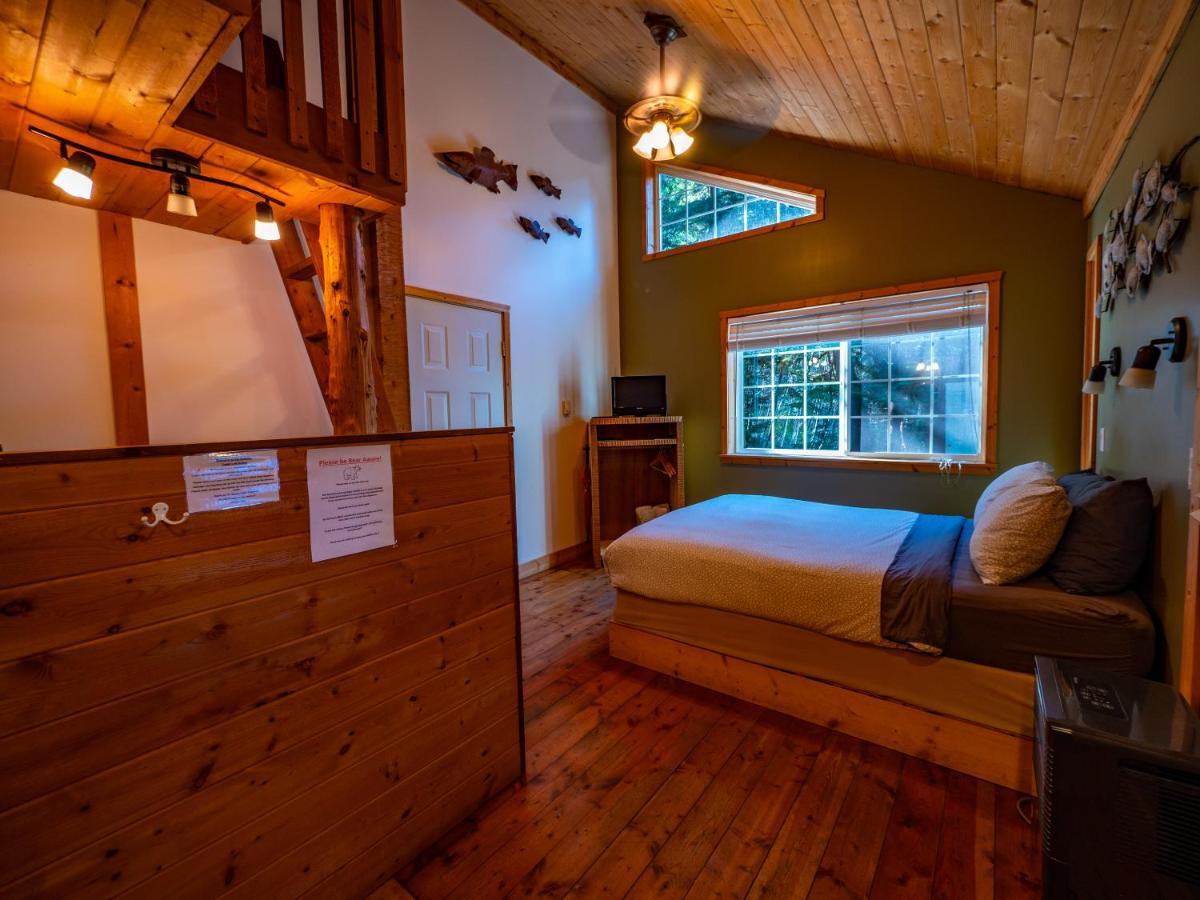 Surfs Inn Rainforest Cottages Ucluelet Kültér fotó