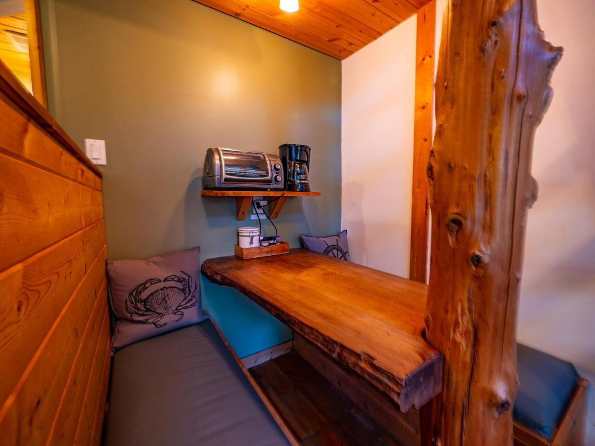 Surfs Inn Rainforest Cottages Ucluelet Kültér fotó