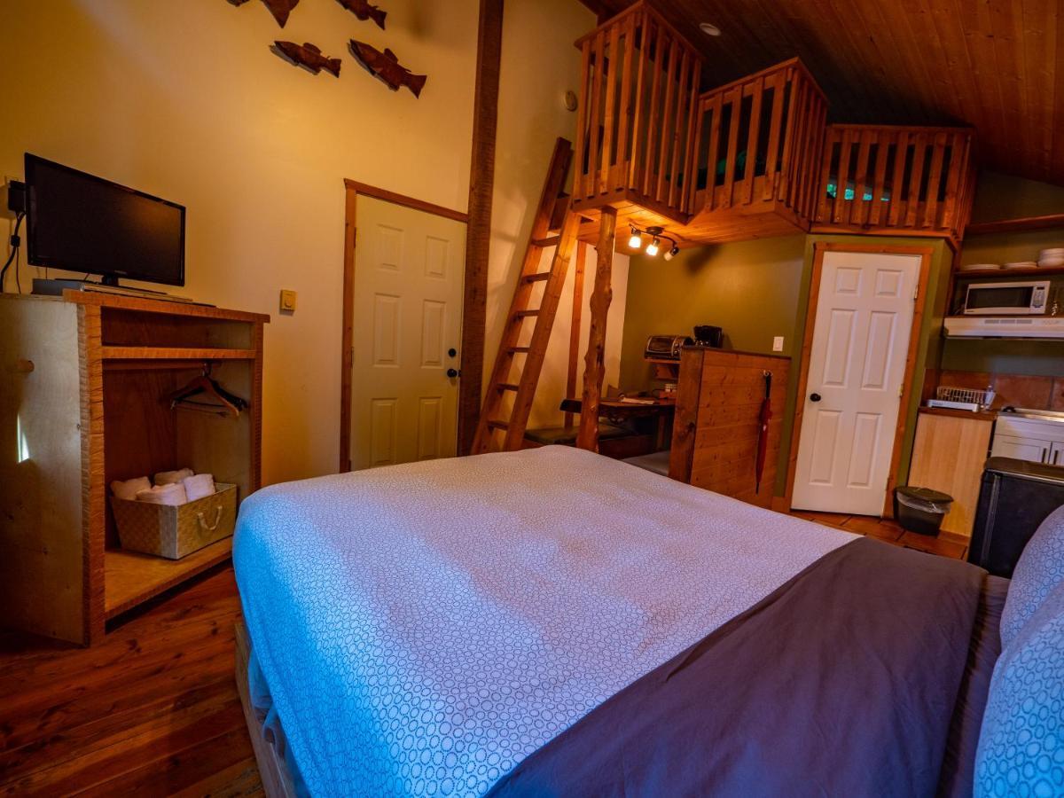 Surfs Inn Rainforest Cottages Ucluelet Kültér fotó